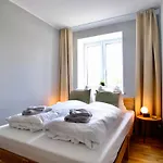 4-room Luxury - Close To Station, Free Parking, Kitchen *