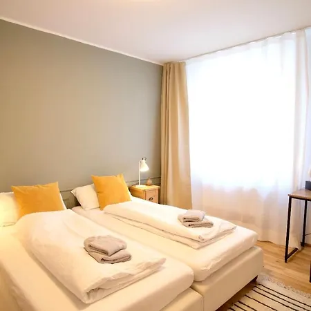 Apartment 4-room Luxury - Close To Station, Free Parking, Kitchen