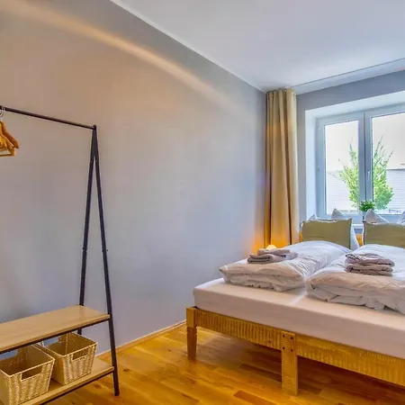 Appartamento 4-room Luxury - Close To Station, Free Parking, Kitchen