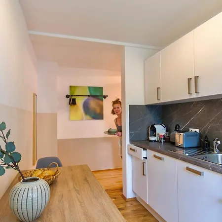4-room Luxury - Close To Station, Free Parking, Kitchen 아파트