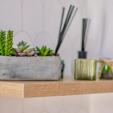 4-room Luxury - Close To Station, Free Parking, Kitchen