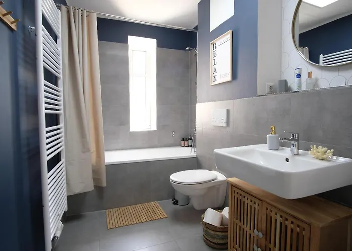 Appartamento 4-room Luxury - Close To Station, Free Parking, Kitchen