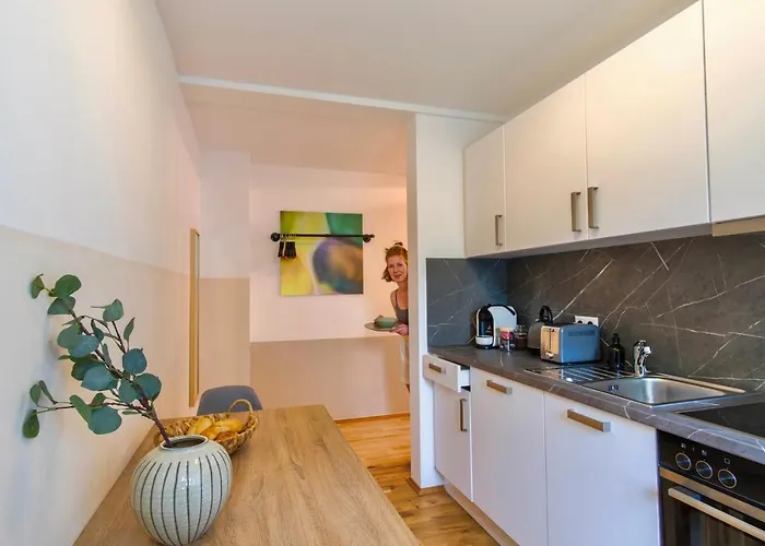 4-room Luxury - Close To Station, Free Parking, Kitchen Appartamento