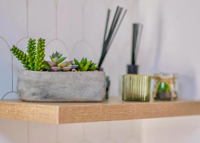 4-room Luxury - Close To Station, Free Parking, Kitchen